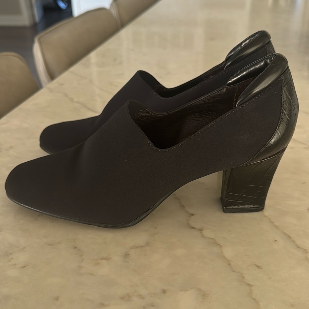 Donald J. Pliner Black Crepe Elastic Heel